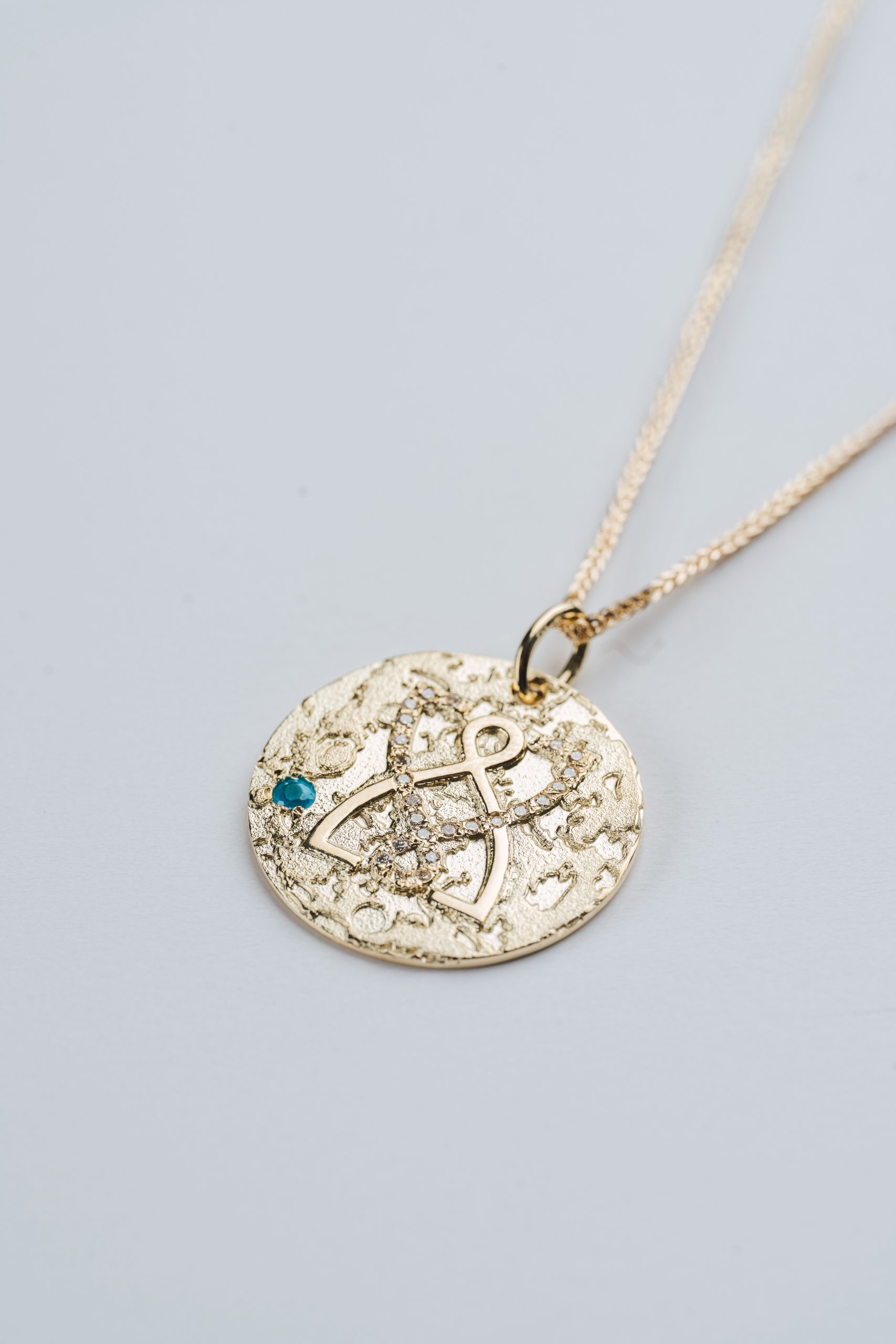 IXIA Luxury Jewelry – Gold Medallion with Diamonds 1
